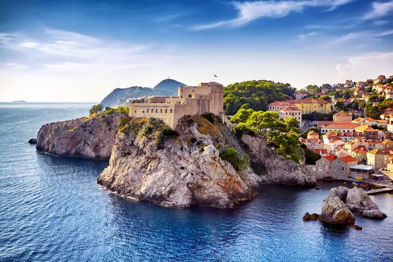 Gesamtansicht von Dubrovnik - Festungen Lovrijenac und Bokar gesehen